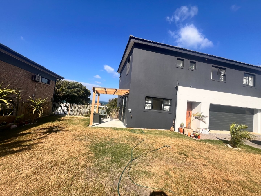 3 Bedroom Property for Sale in Wavecrest Eastern Cape